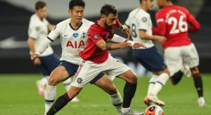 Manchester United mất điểm trước Tottenham