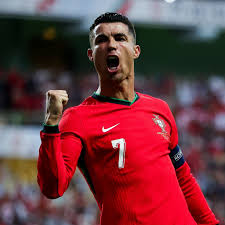 Lão hóa ngược – Cristiano Ronaldo càng già đá càng hăng