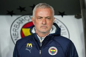 Jose Mourinho tìm đường chia tay thủ đô nước Ý, Bà Đầm Già thiết lập kỷ lục đặc biệt